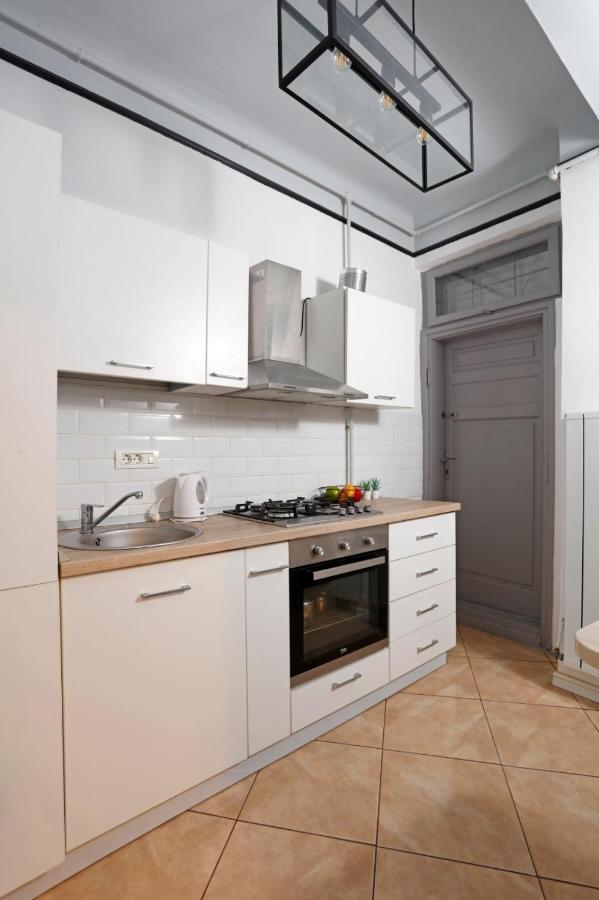 Traditional Modern 3 Bedroom Apartment In Center Bucharest Exterior photo