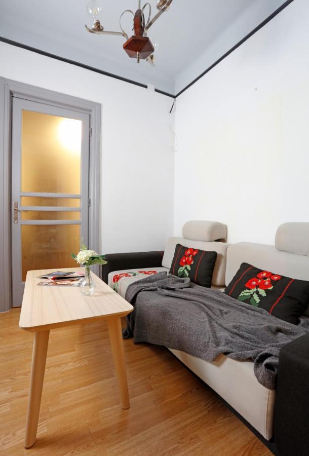 Traditional Modern 3 Bedroom Apartment In Center Bucharest Exterior photo