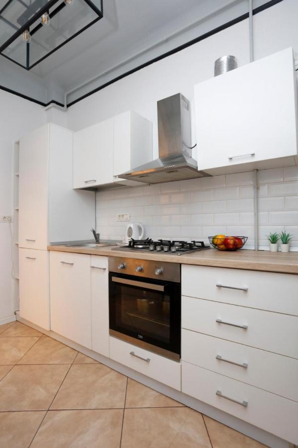 Traditional Modern 3 Bedroom Apartment In Center Bucharest Exterior photo