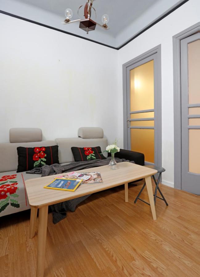 Traditional Modern 3 Bedroom Apartment In Center Bucharest Exterior photo