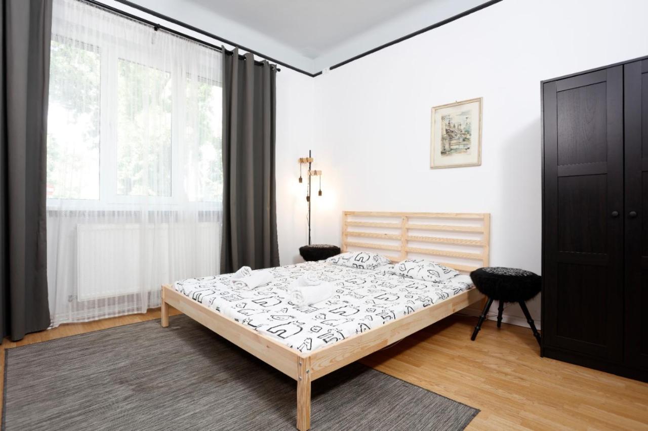 Traditional Modern 3 Bedroom Apartment In Center Bucharest Exterior photo